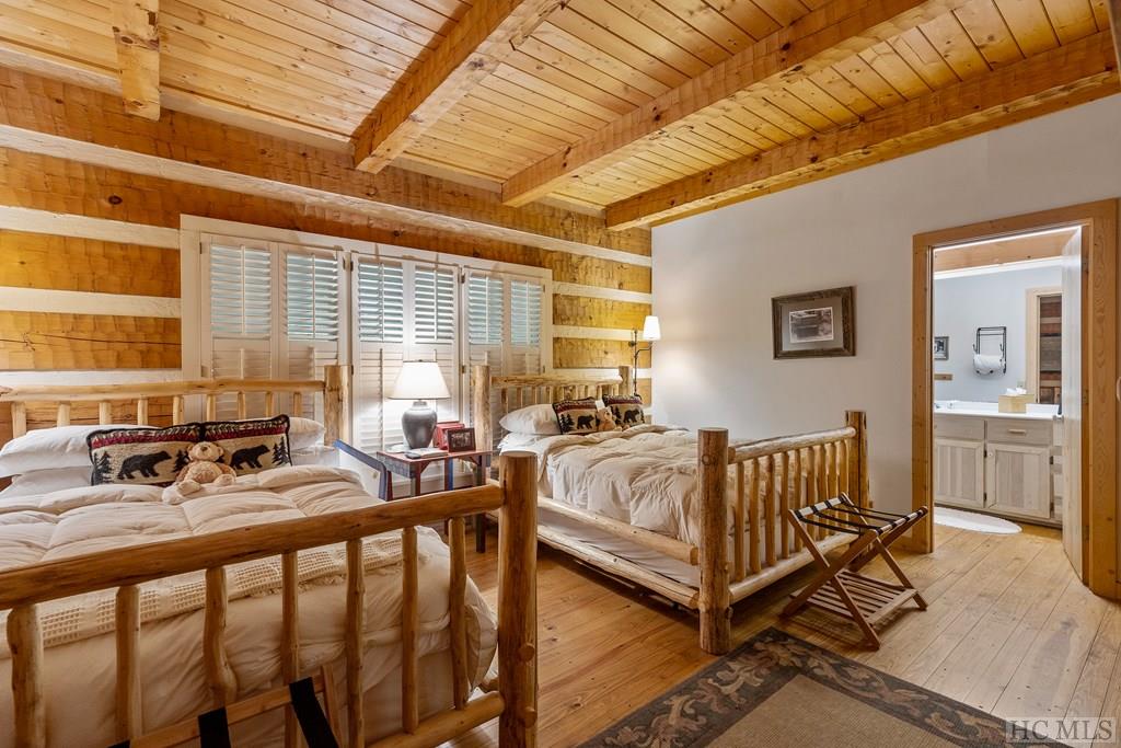 39 Hummingbird Court