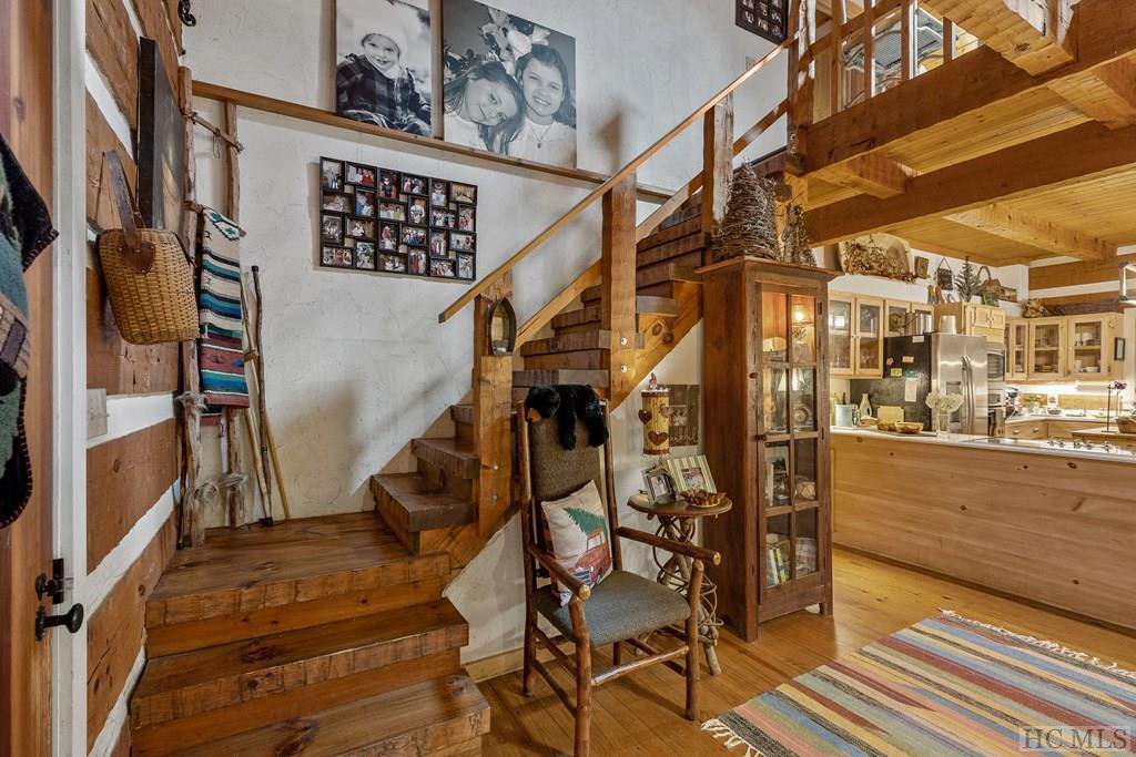 39 Hummingbird Court