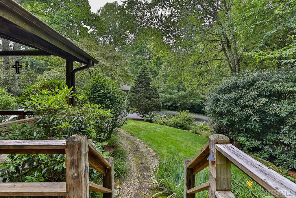 39 Hummingbird Court