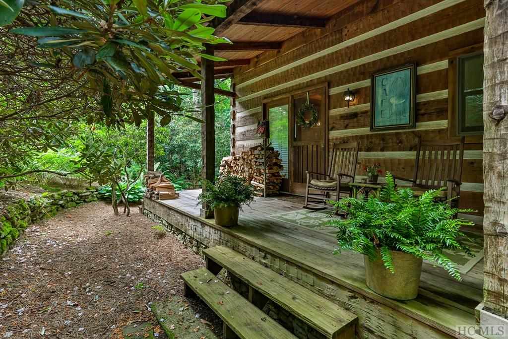 39 Hummingbird Court