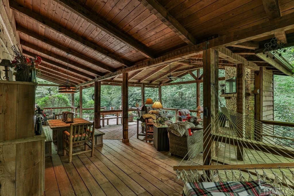 39 Hummingbird Court