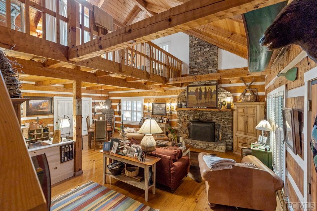 39 Hummingbird Court