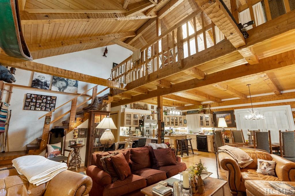 39 Hummingbird Court