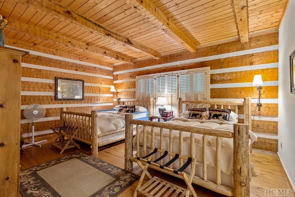 39 Hummingbird Court