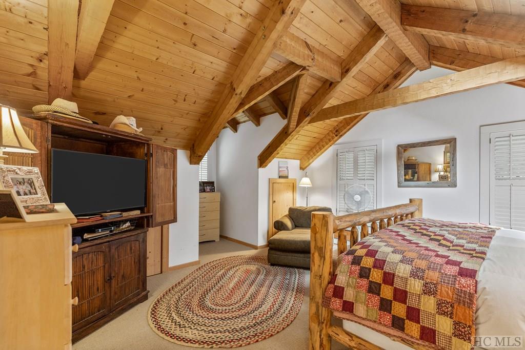 39 Hummingbird Court