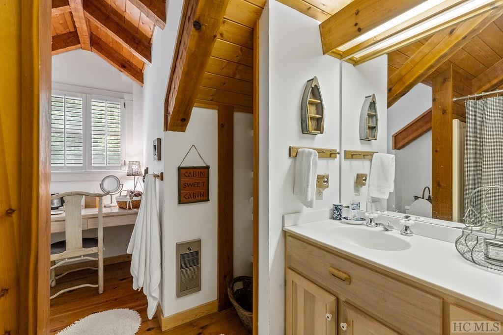 39 Hummingbird Court