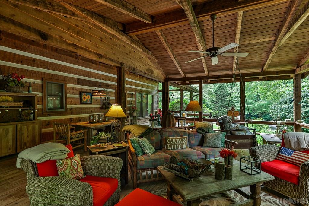 39 Hummingbird Court