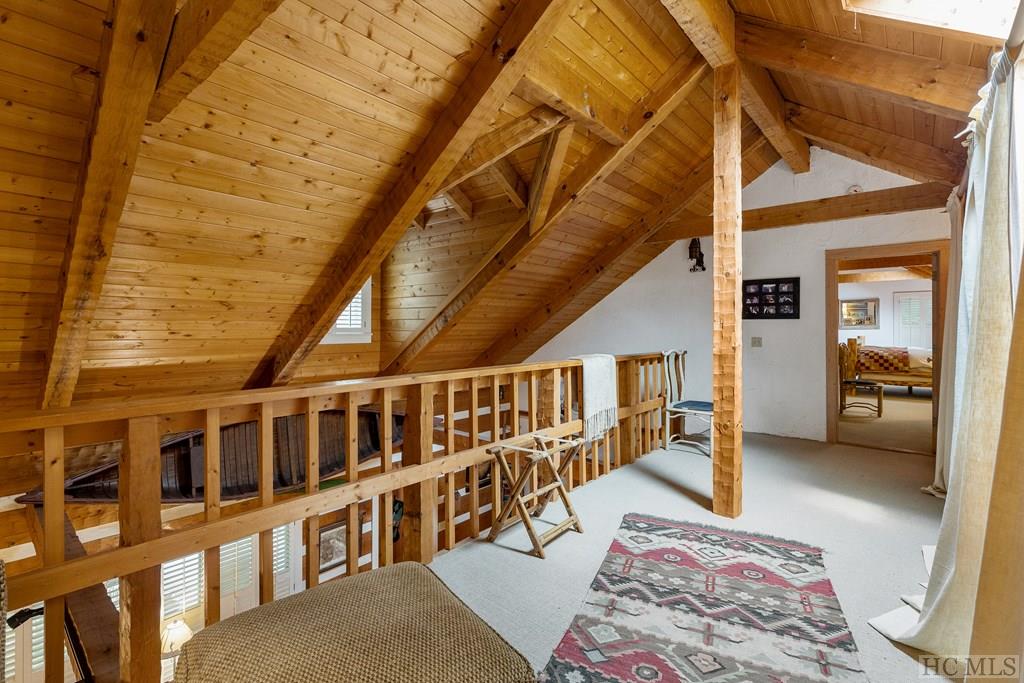 39 Hummingbird Court