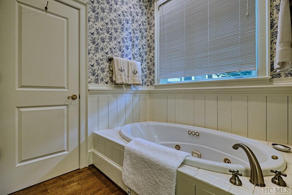 309 N Upper Lake Road