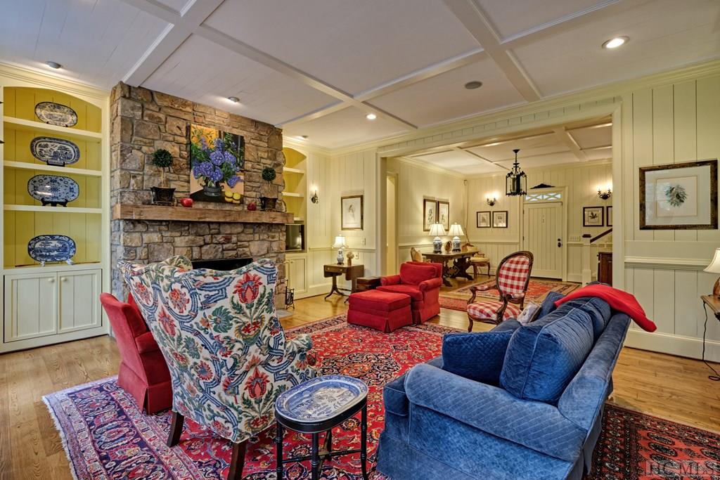 309 N Upper Lake Road