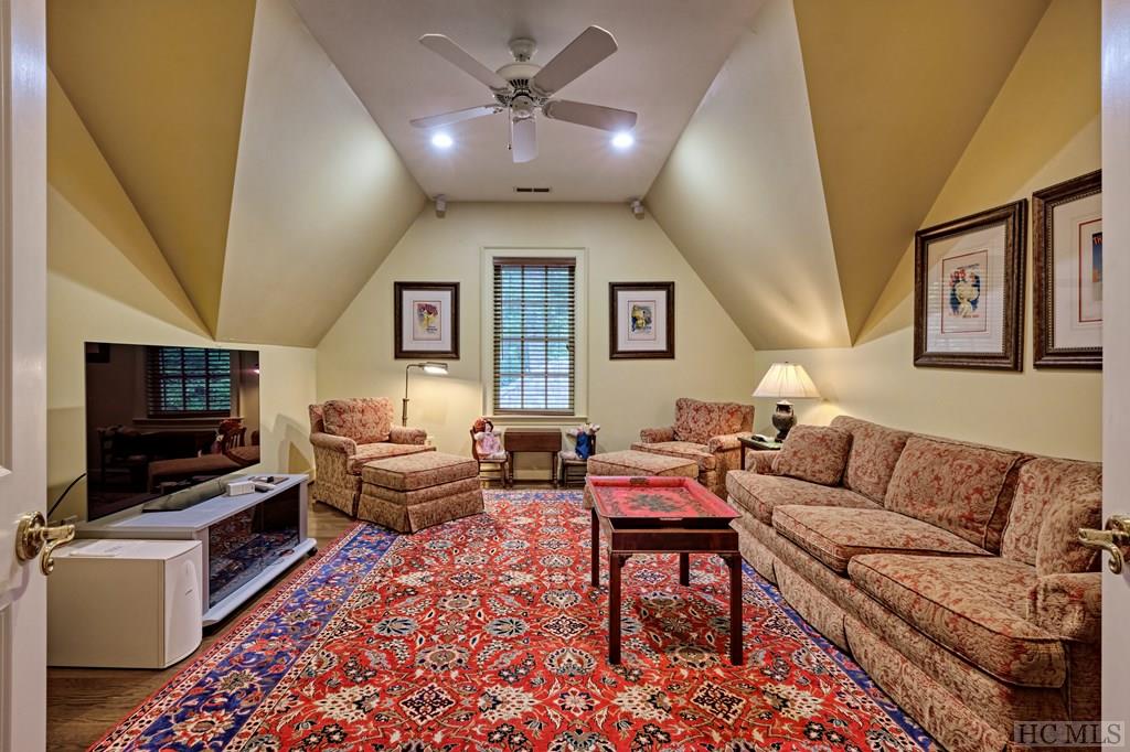 309 N Upper Lake Road