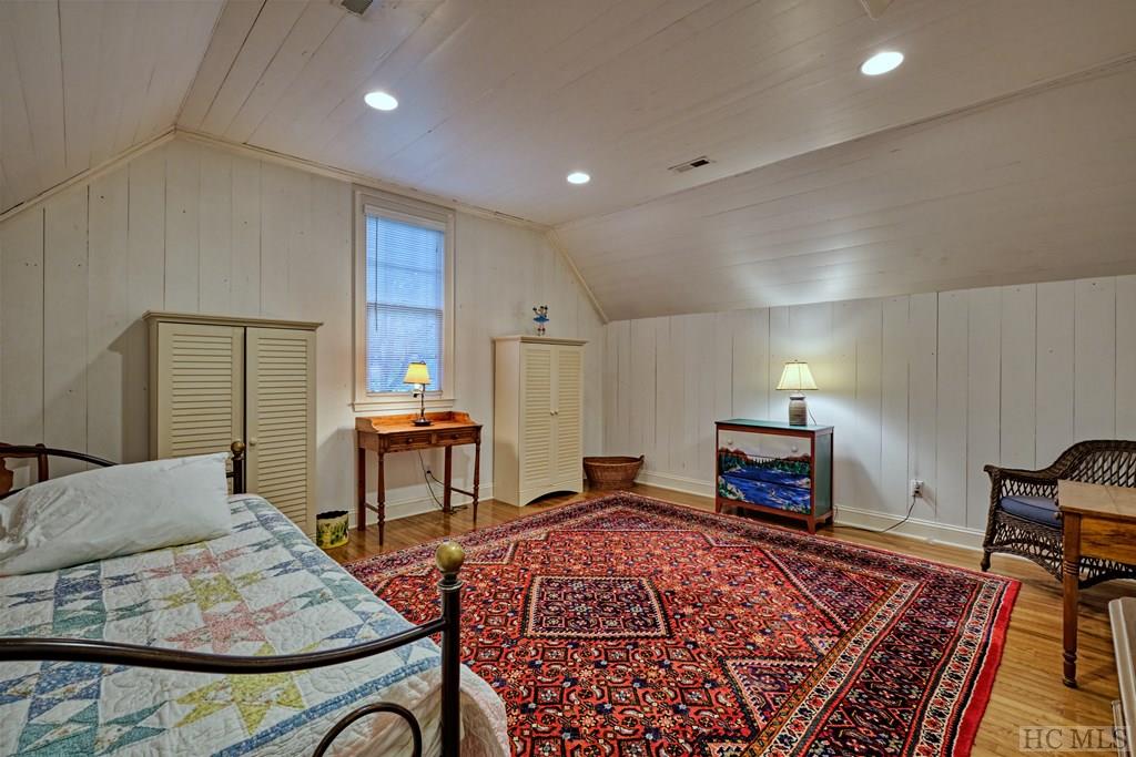 309 N Upper Lake Road