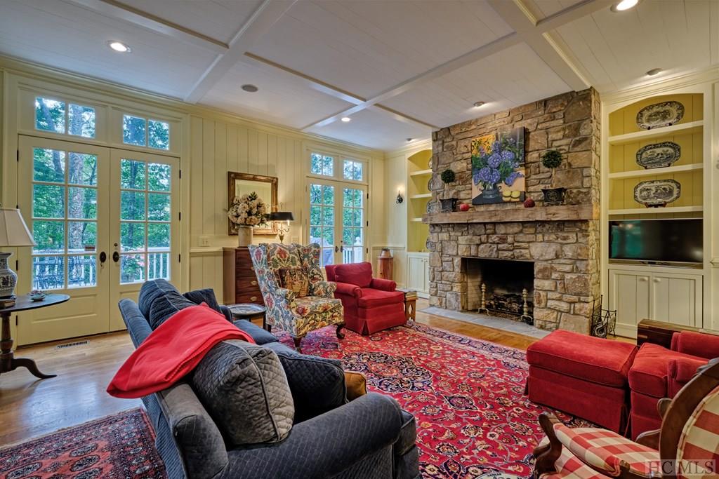 309 N Upper Lake Road