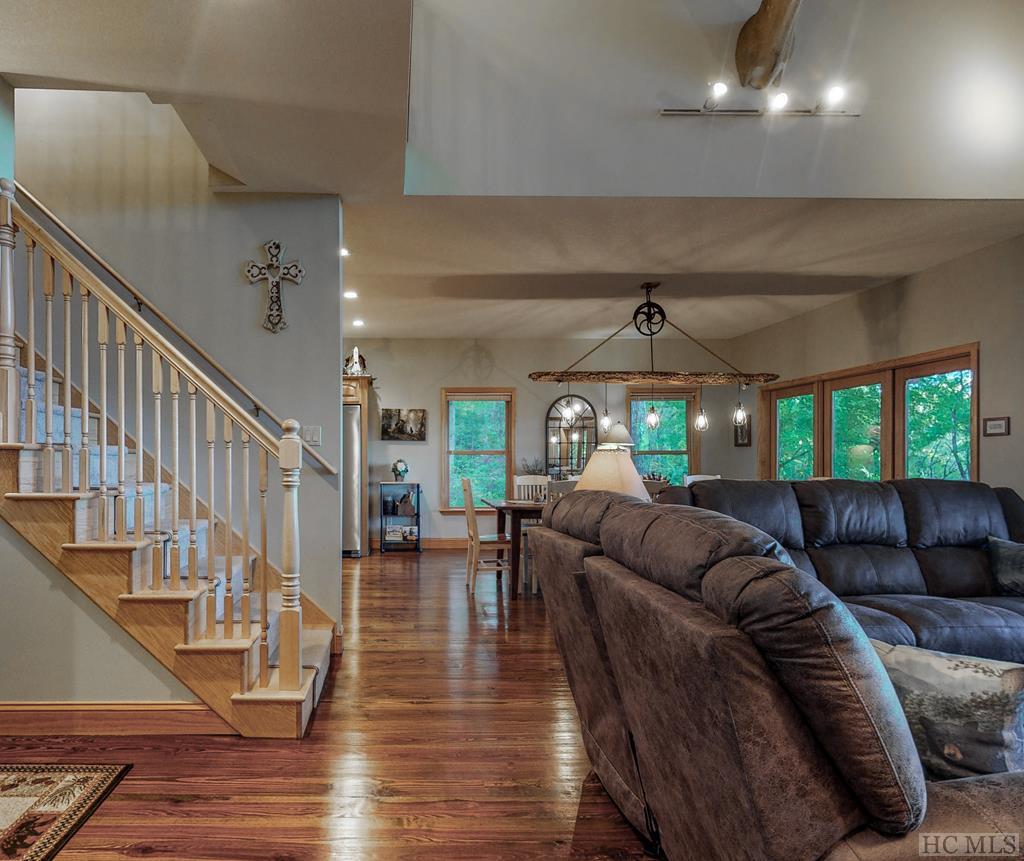 382 Hurrah Ridge