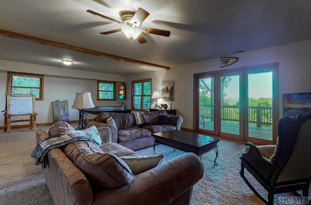 382 Hurrah Ridge