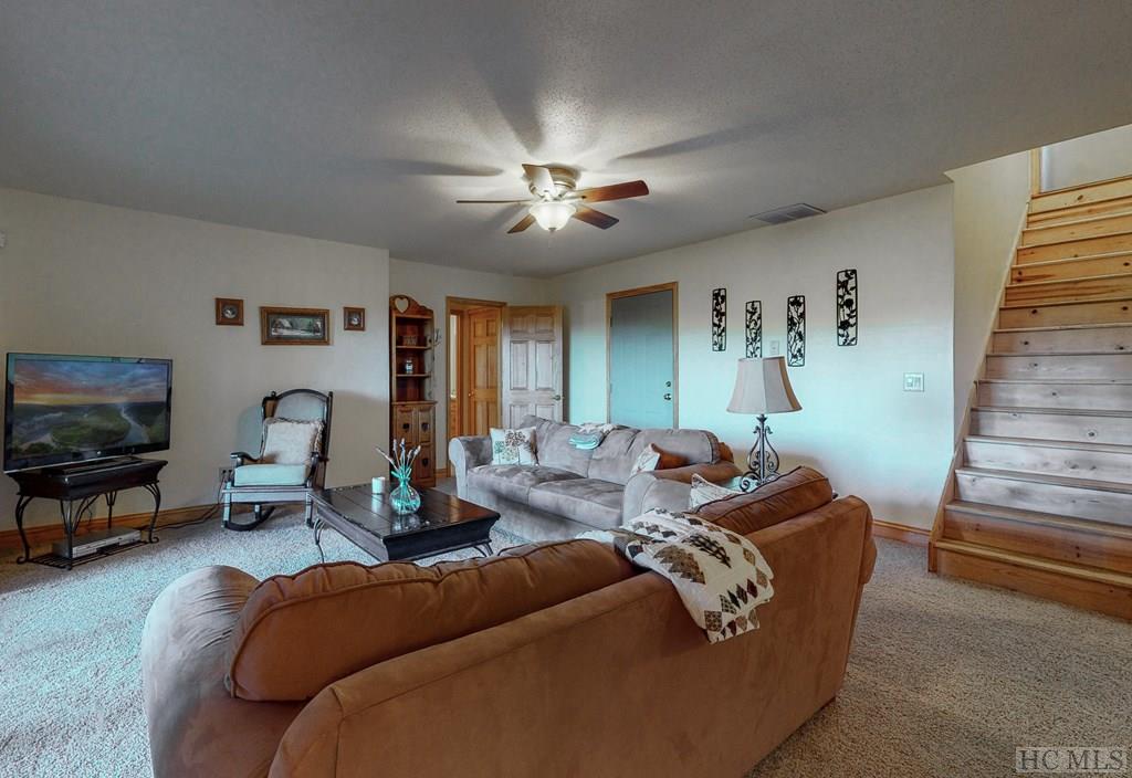 382 Hurrah Ridge