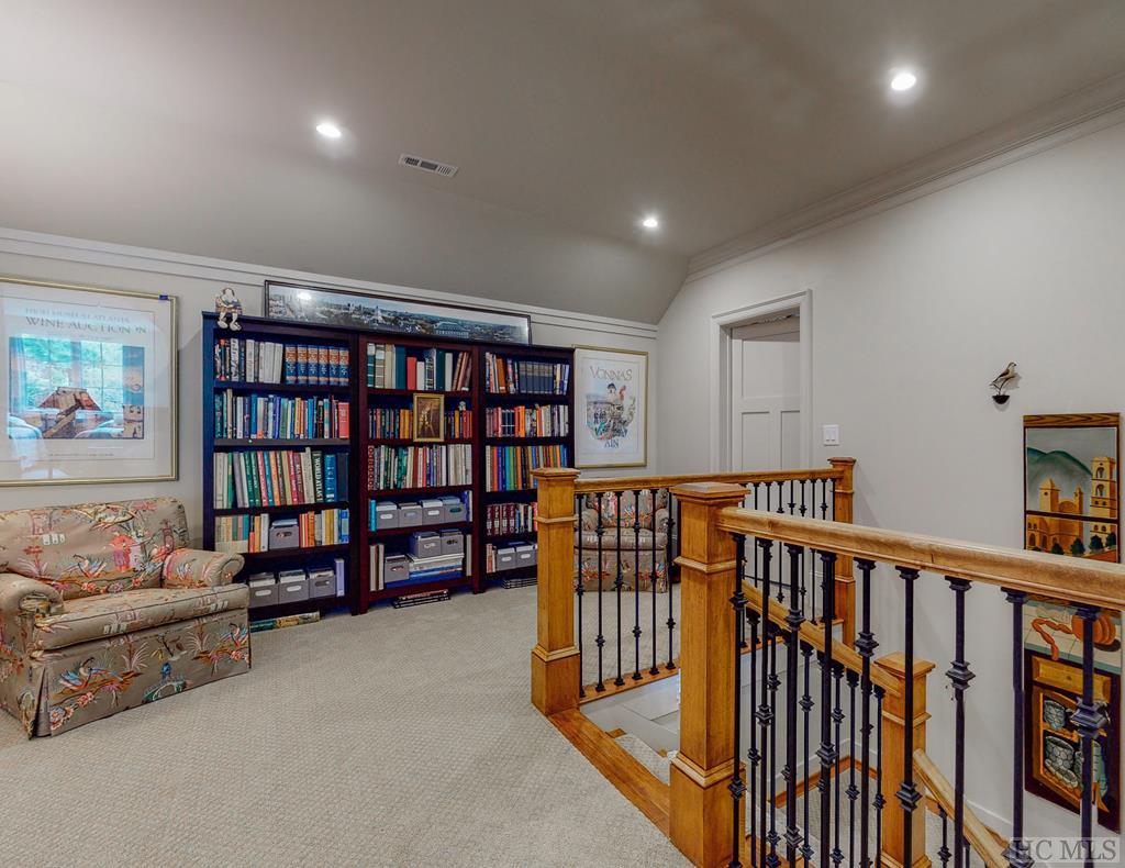 160 Pipers Court