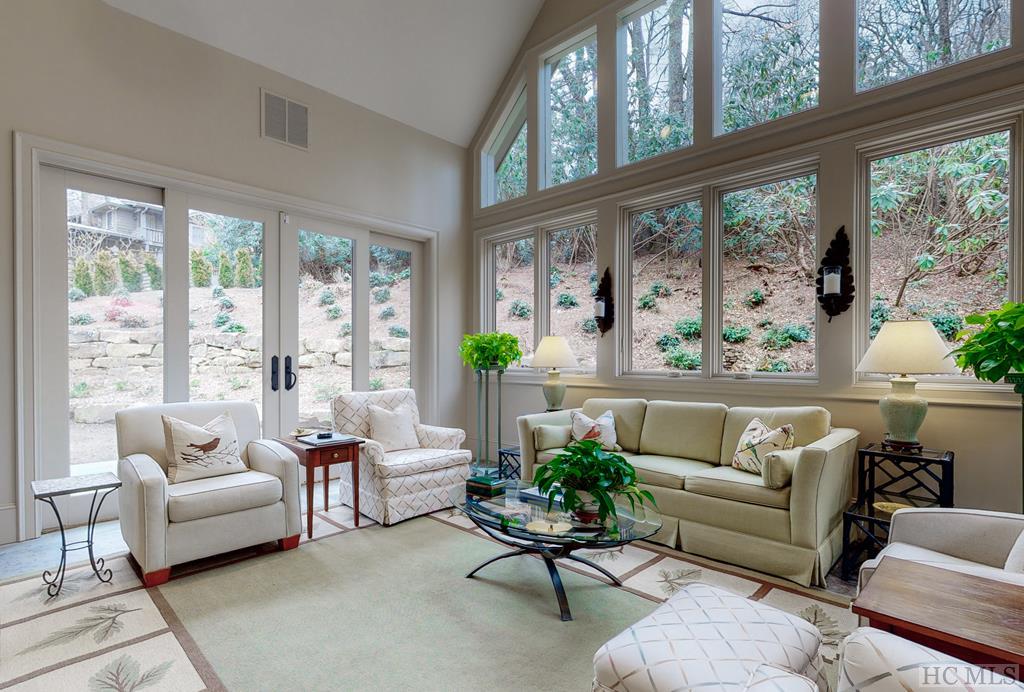 160 Pipers Court