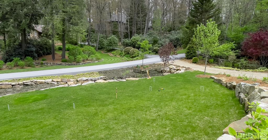 160 Pipers Court