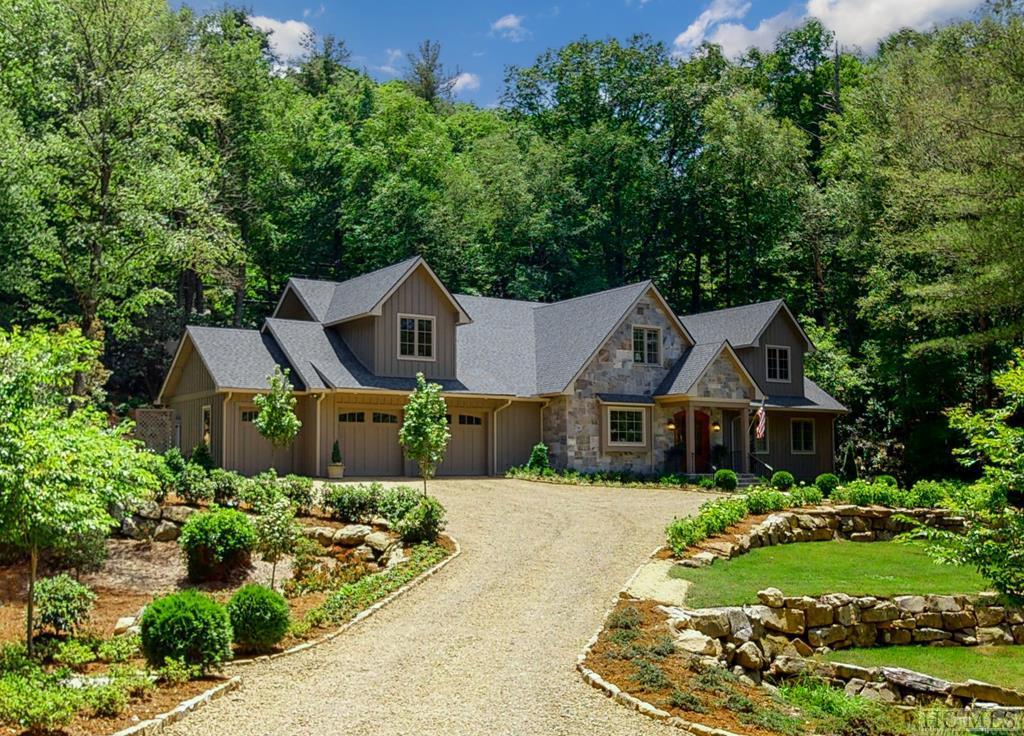 160 Pipers Court
