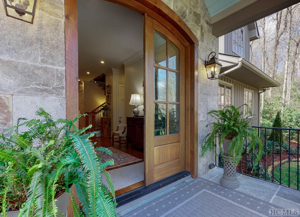 160 Pipers Court
