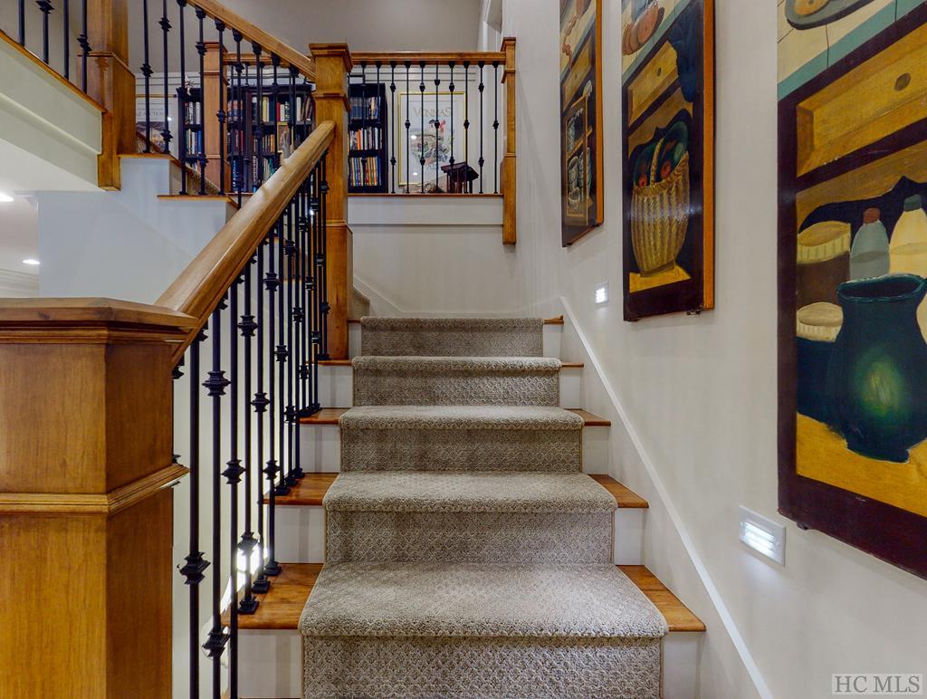 160 Pipers Court