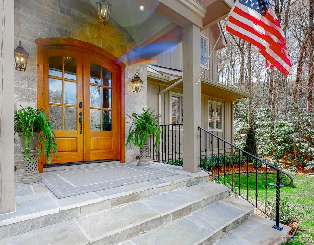 160 Pipers Court