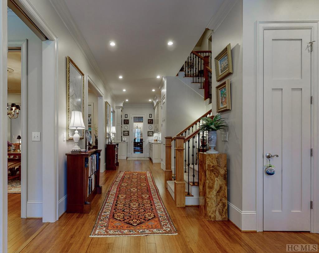 160 Pipers Court