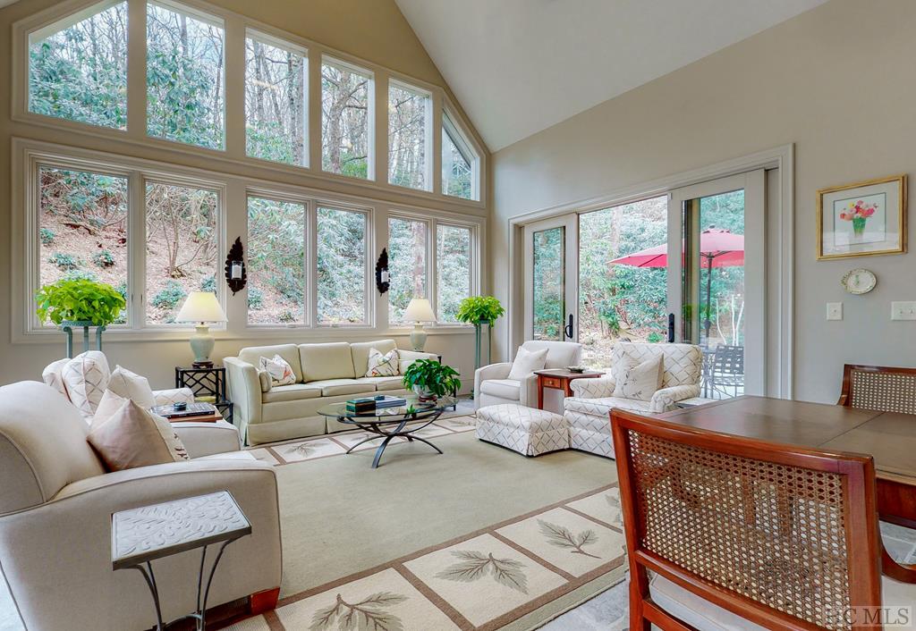 160 Pipers Court