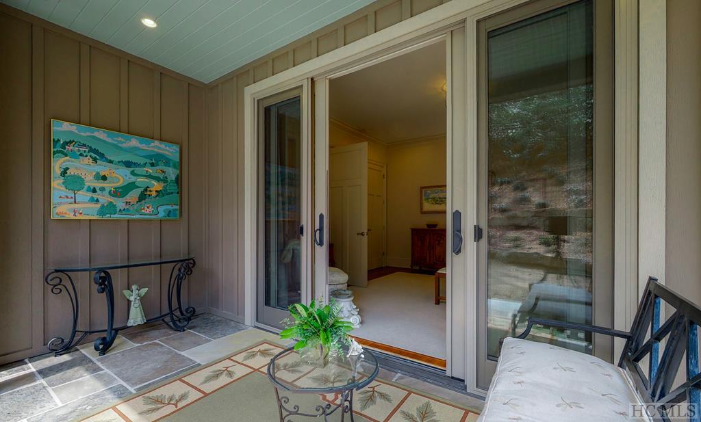160 Pipers Court
