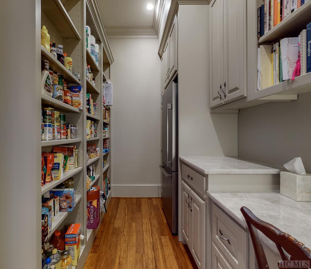 160 Pipers Court