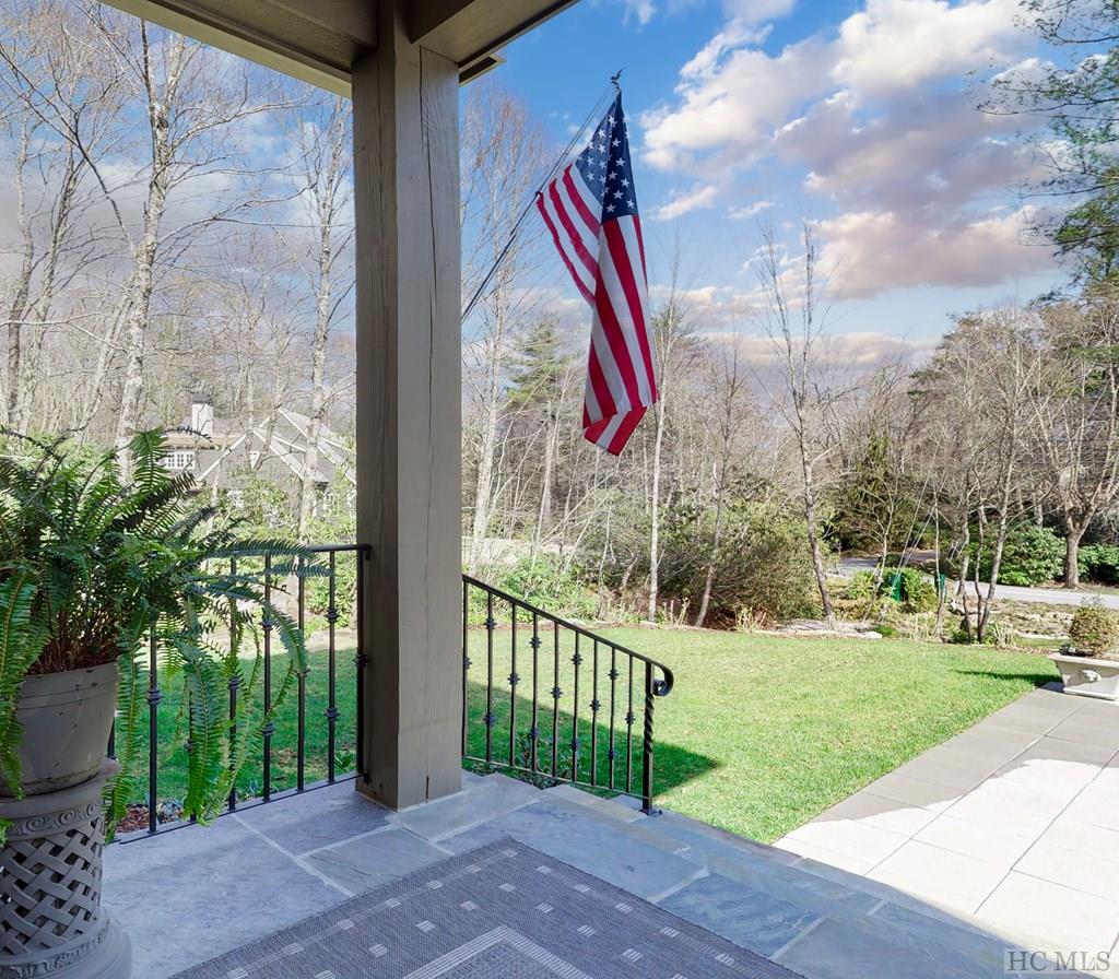 160 Pipers Court