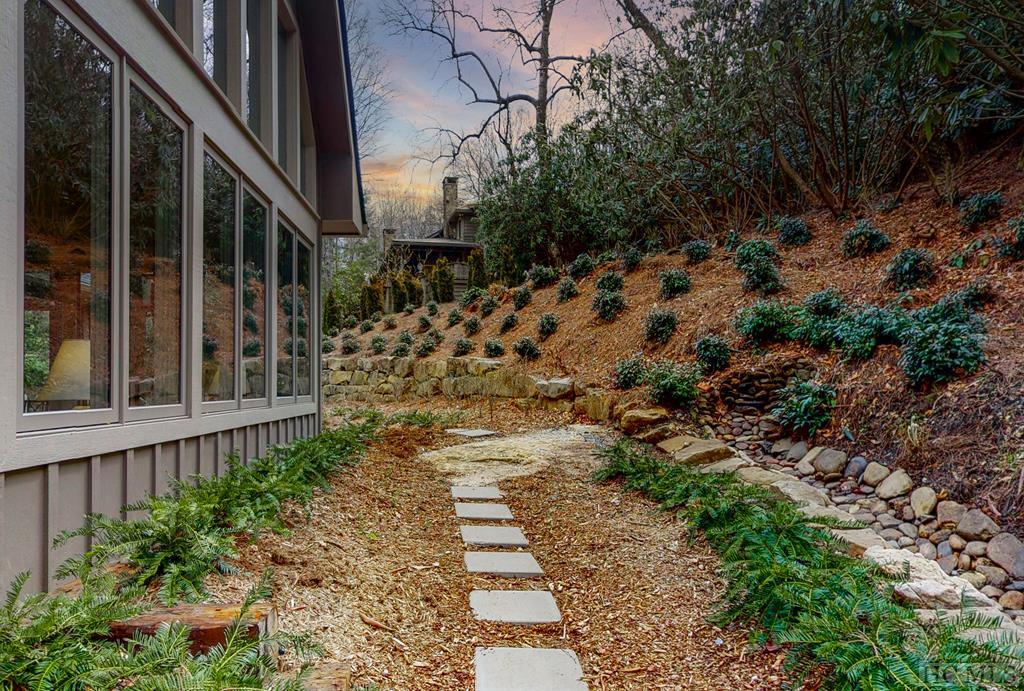 160 Pipers Court
