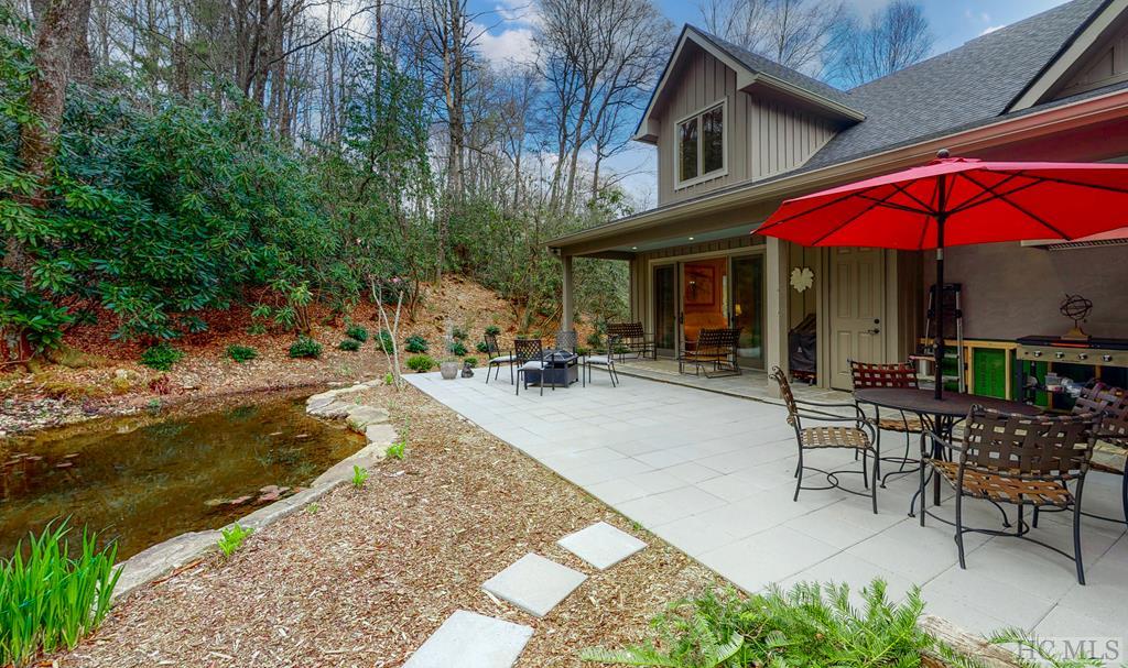 160 Pipers Court