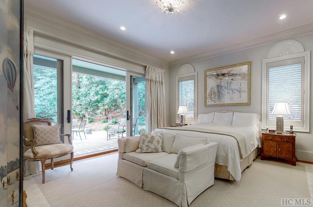 160 Pipers Court