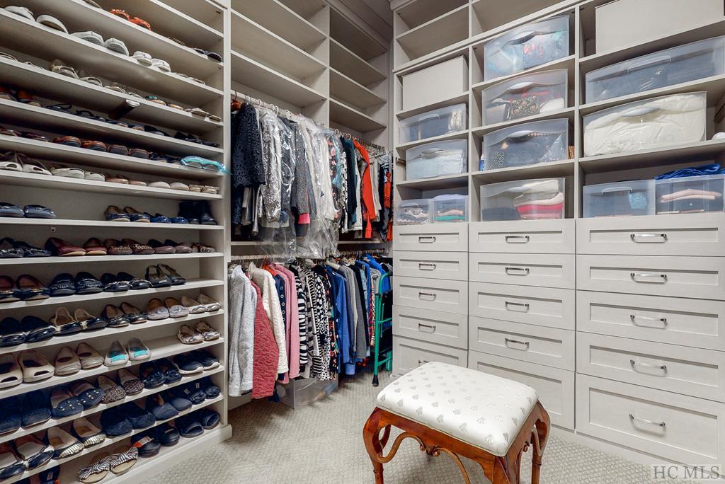 160 Pipers Court