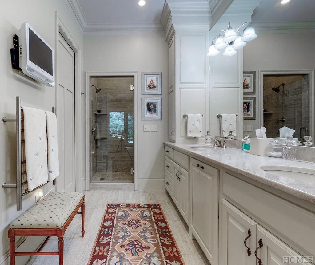 160 Pipers Court