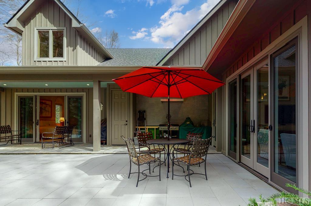 160 Pipers Court