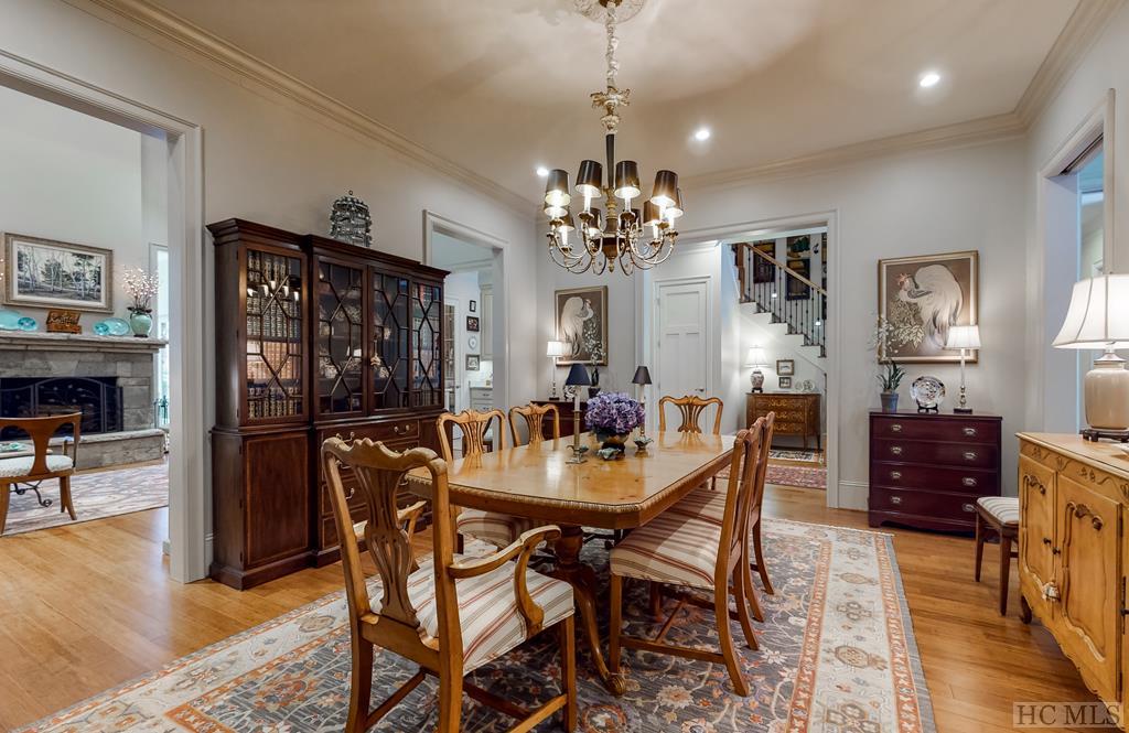 160 Pipers Court