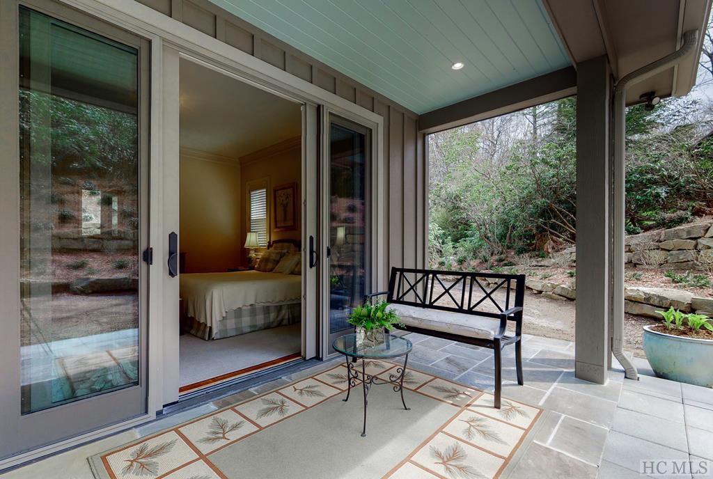 160 Pipers Court
