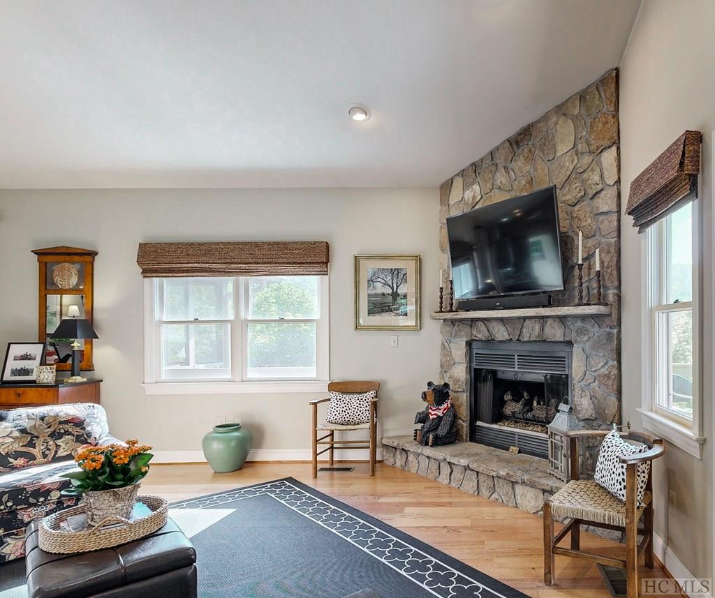1240 Claire Lane