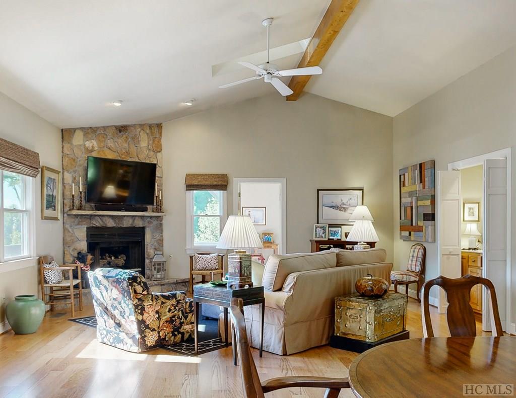 1240 Claire Lane
