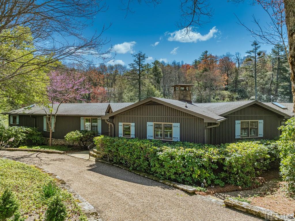 501 Falls Drive East