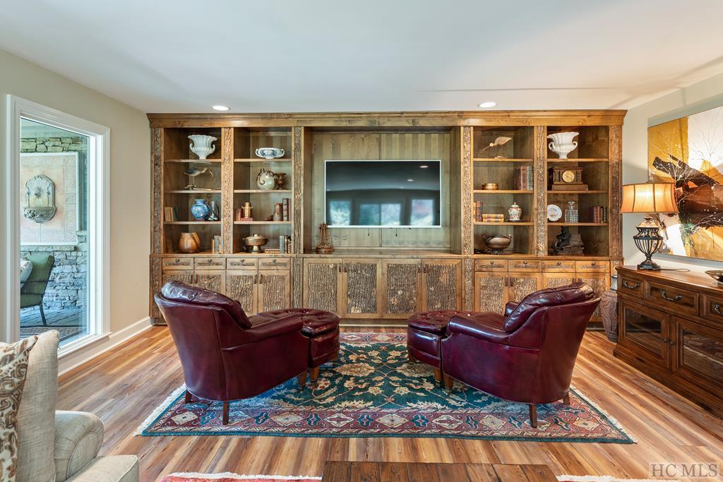 501 Falls Drive East
