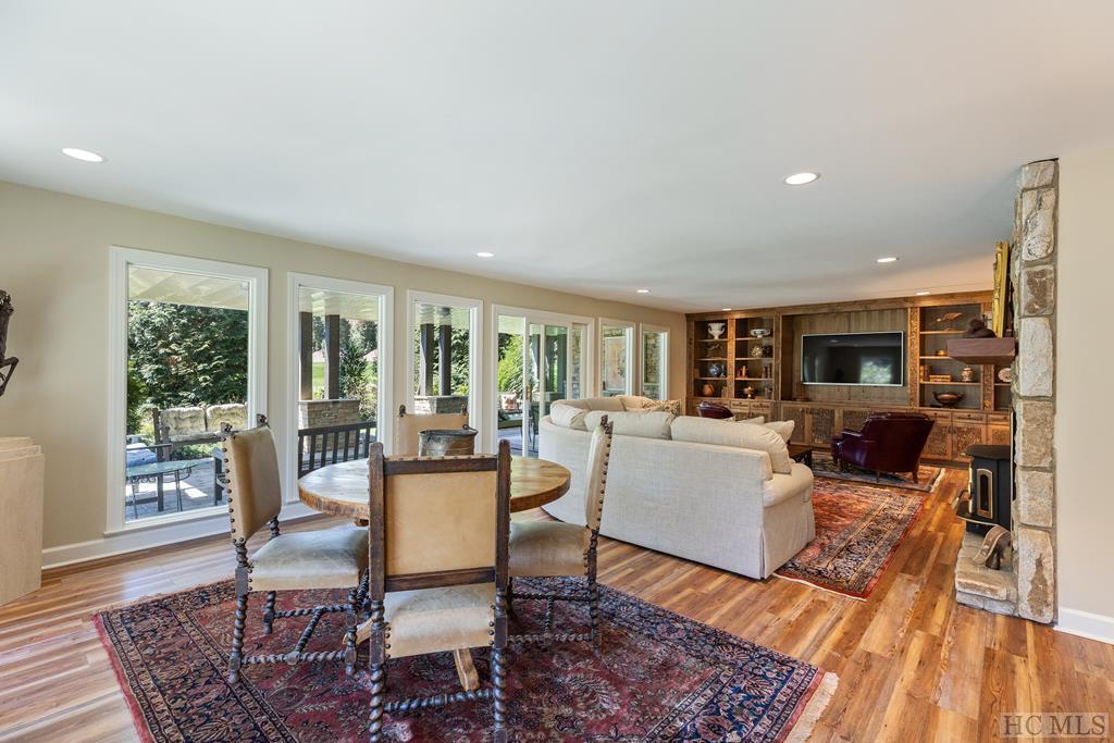 501 Falls Drive East