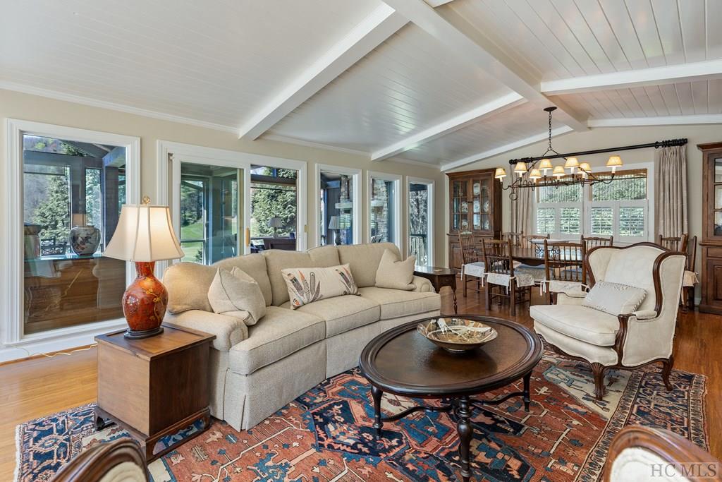 501 Falls Drive East