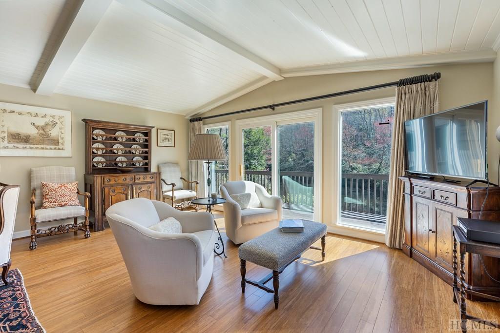 501 Falls Drive East