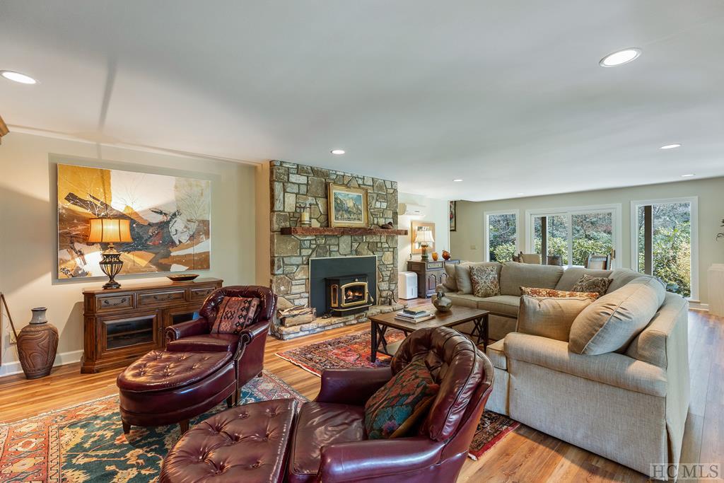 501 Falls Drive East