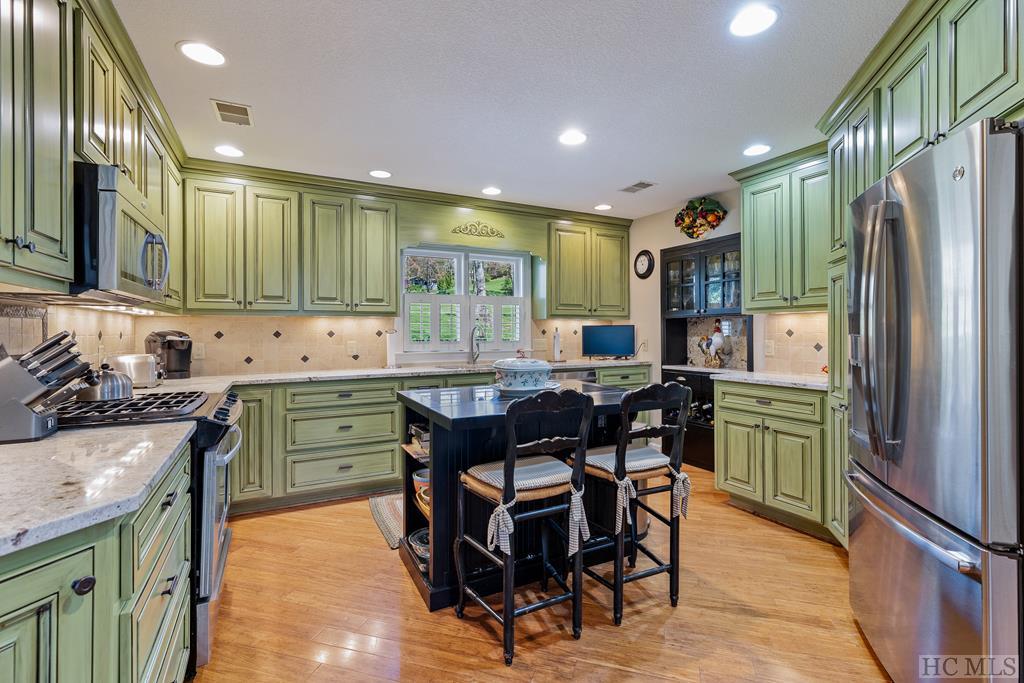 501 Falls Drive East