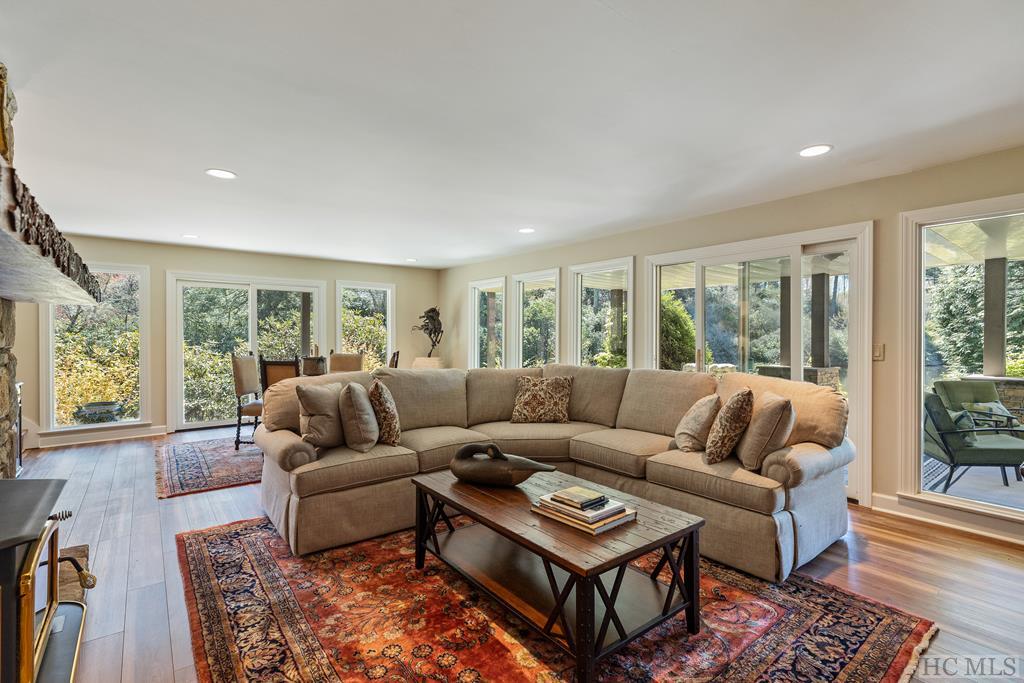 501 Falls Drive East